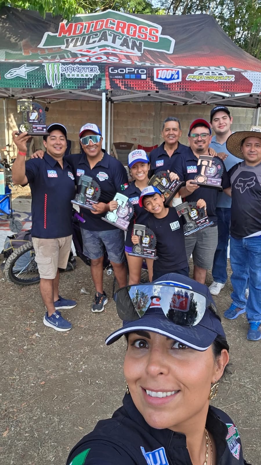 Motocross Yucatán - equipo en pista